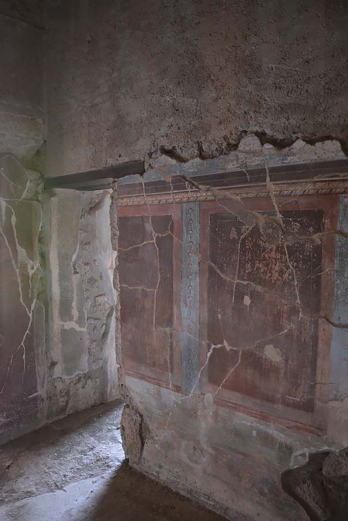 IX.14.4 Pompeii. September 2019. 
Room 5, looking north along east wall towards doorway to room 3.
Foto Annette Haug, ERC Grant 681269 DÉCOR.
