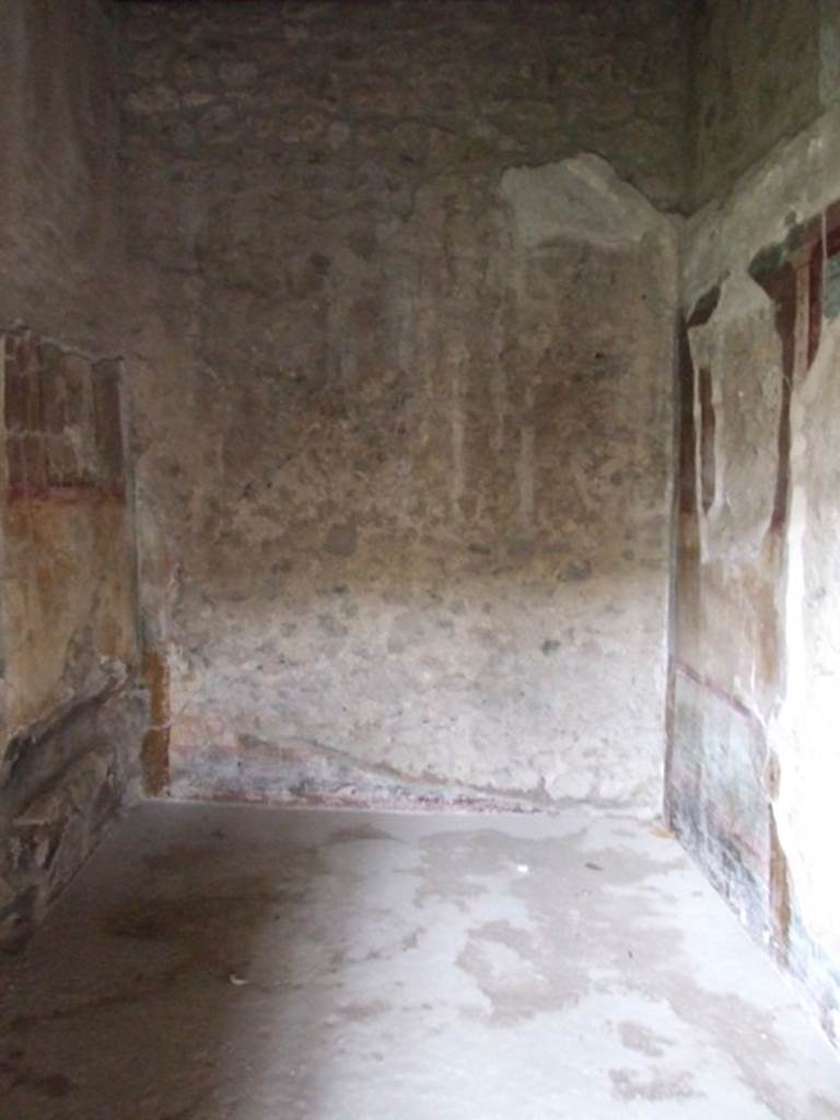 IX.14.4 Pompeii. December 2007.Room 5.  Cubiculum in south- west corner, on west side of oecus. Looking south.See Schefold, K., 1962. Vergessenes Pompeji. Bern: Francke. (Taf.29 & 32 for west and east wall)