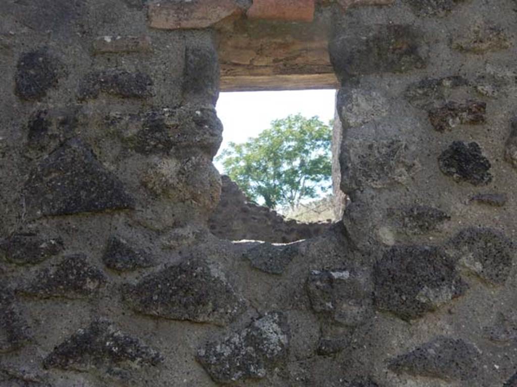 IX.14.4 Pompeii. May 2017. Square window into room 7, looking west from garden area 2. Photo courtesy of Buzz Ferebee.