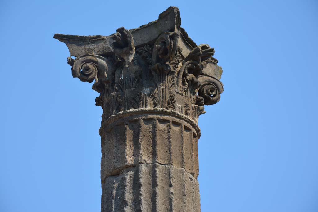 IX.14.4 Pompeii. July 2017. Tetrastyle atrium B, detail of capital above impluvium.
Foto Annette Haug, ERC Grant 681269 DÉCOR.
