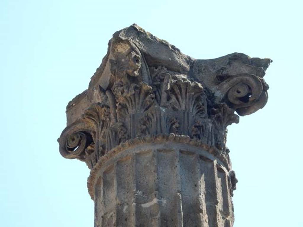 IX.14.4 Pompeii. May 2017. Tetrastyle atrium B, detail of capital above impluvium.
Photo courtesy of Buzz Ferebee.
