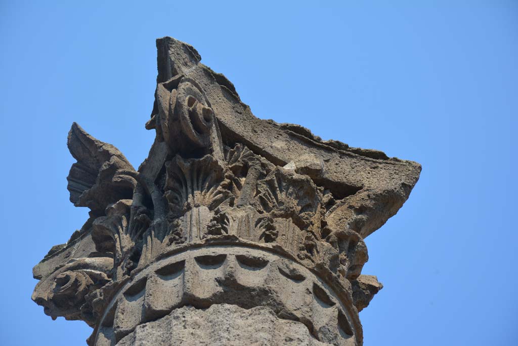 IX.14.4 Pompeii. July 2017. Tetrastyle atrium B, detail of capital above impluvium.
Foto Annette Haug, ERC Grant 681269 DÉCOR.