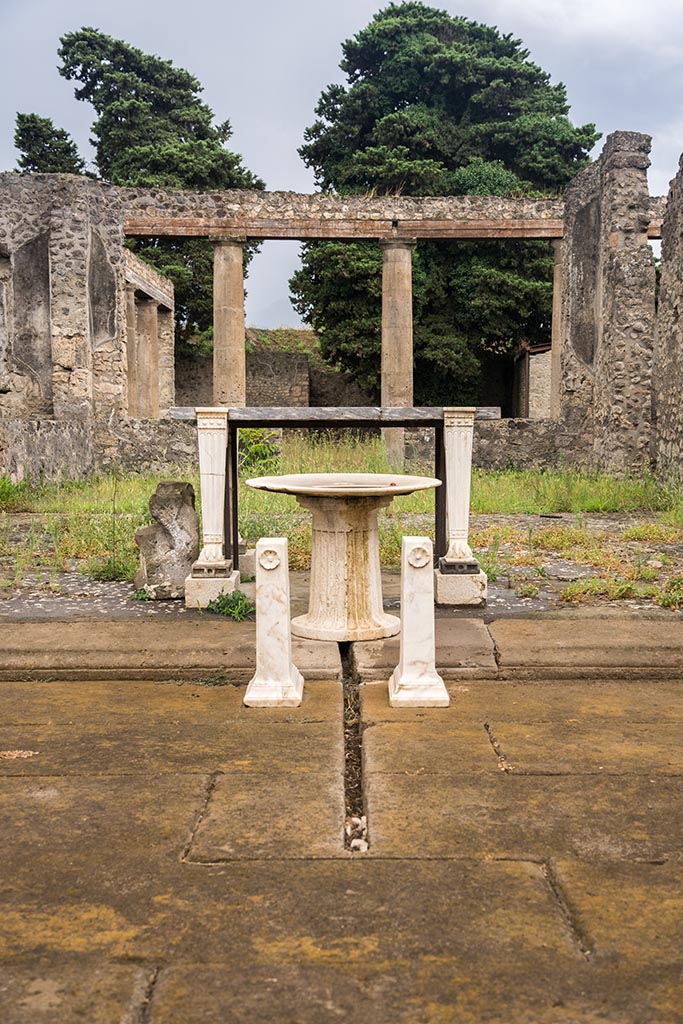 IX.14.4 Pompeii. July 2024. 
Looking south across impluvium towards tablinum. Photo courtesy of Johannes Eber.