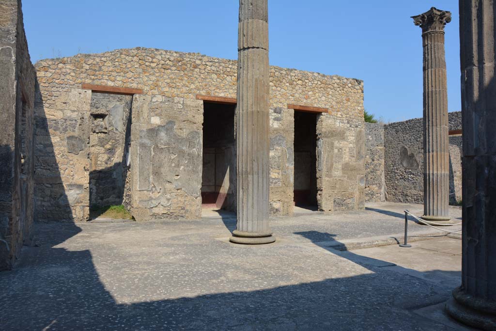 IX.14.4 Pompeii. July 2017. Looking across atrium towards east side. 
Foto Annette Haug, ERC Grant 681269 DÉCOR.