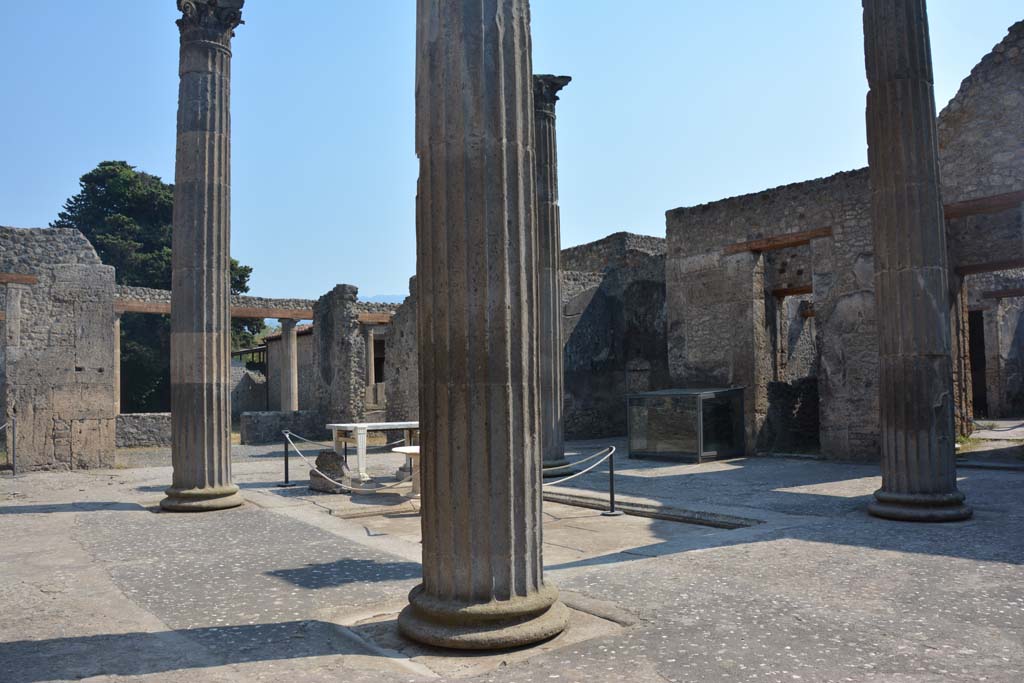 IX.14.4 Pompeii. July 2017. Looking south-west across atrium.
Foto Annette Haug, ERC Grant 681269 DÉCOR.