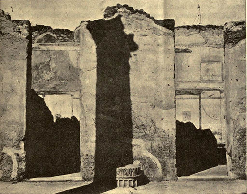 IX.14.4 Pompeii. Old photo taken between 1902-1905.
Two of the three doorways seen in the previous photo above.
On the left, the middle room E of the three doorways.
On the right, the doorway to the southern-most room F.
See Notizie degli Scavi, 1905, (p.251, fig 5).