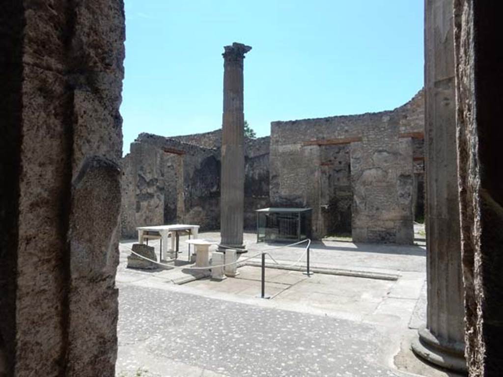IX.14.4 Pompeii. May 2017. Looking west across atrium, from doorway of cubiculum E,
Photo courtesy of Buzz Ferebee.