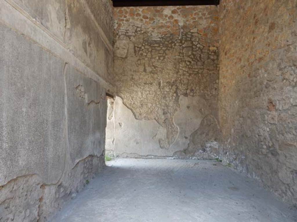 IX.14.4 Pompeii. May 2017. Room 31 a triclinium. Looking west from doorway in atrium, towards south-west corner and doorway to corridor/steps 35.  Photo courtesy of Buzz Ferebee.