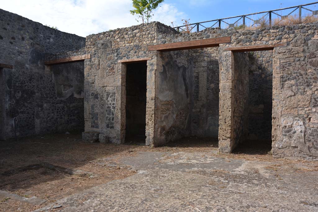 IX.14.4 Pompeii. September 2019. Room 27, secondary atrium, looking south-west along west side of atrium.
Foto Annette Haug, ERC Grant 681269 DÉCOR.