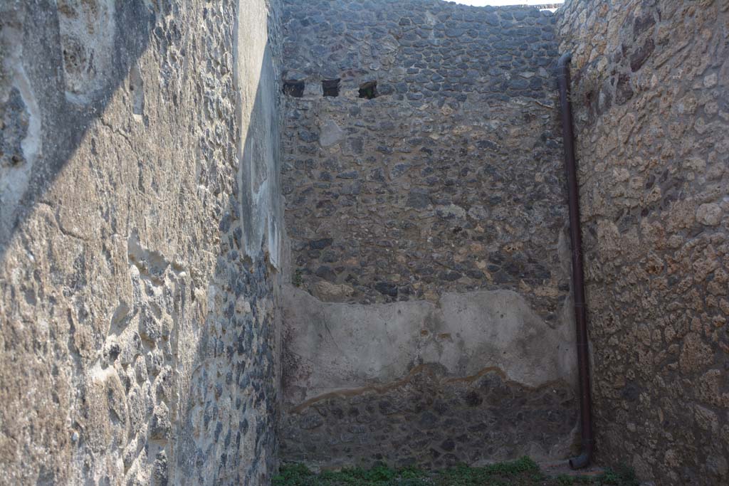 IX.14.4 Pompeii. July 2017. Ala 20, on west side of secondary atrium 27, looking west.
Foto Annette Haug, ERC Grant 681269 DÉCOR.