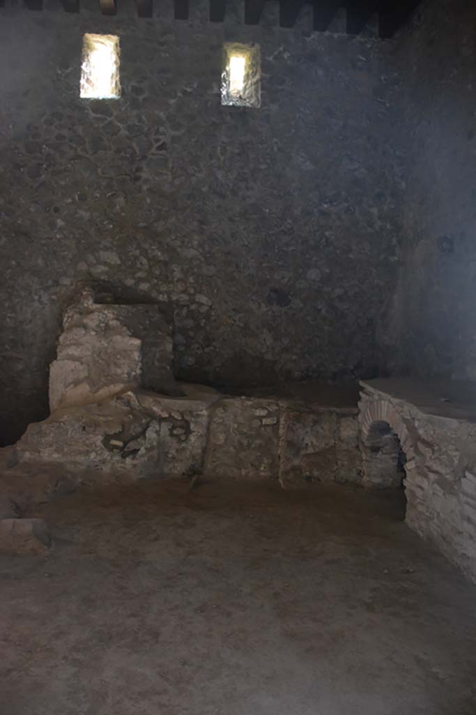 IX.14.4 Pompeii. July 2017. Kitchen 18, looking towards west side with rectangular and cylindrical basins/vats.
On the left is the latrine.
Foto Annette Haug, ERC Grant 681269 DÉCOR.