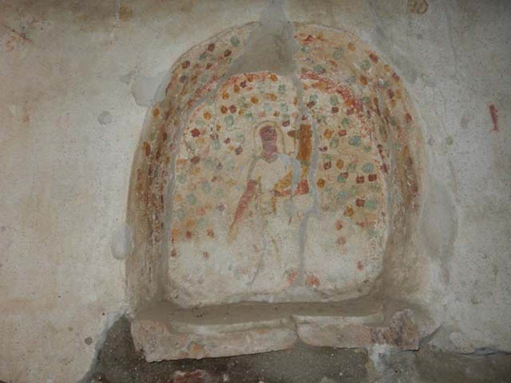 IX.14.4 Pompeii. May 2017. Room 18, detail from painted niche. Photo courtesy of Buzz Ferebee.