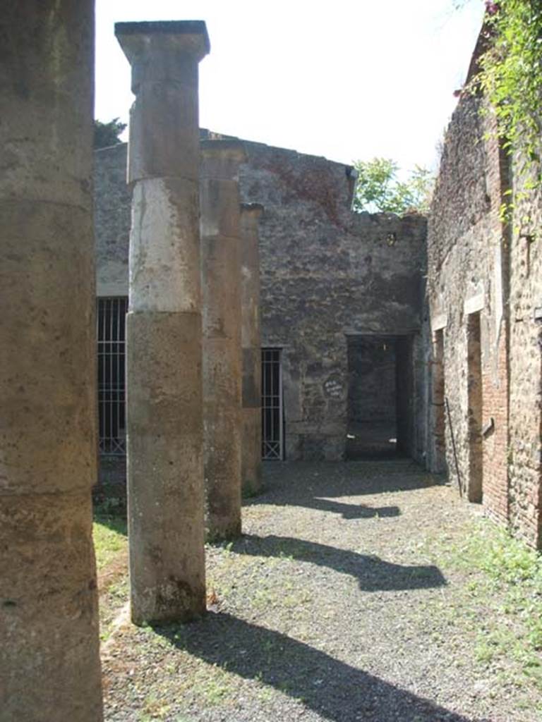IX.14.4 Pompeii. May 2005. Looking south along west side of peristyle 1. 
The doorways to rooms 12, 13, 14 and 15 can be seen on the right.
Corridor (r) is straight ahead, room 5 is to its left and room 3 is further to the left.
See Notizie degli Scavi, 1911, (plan on page 332).