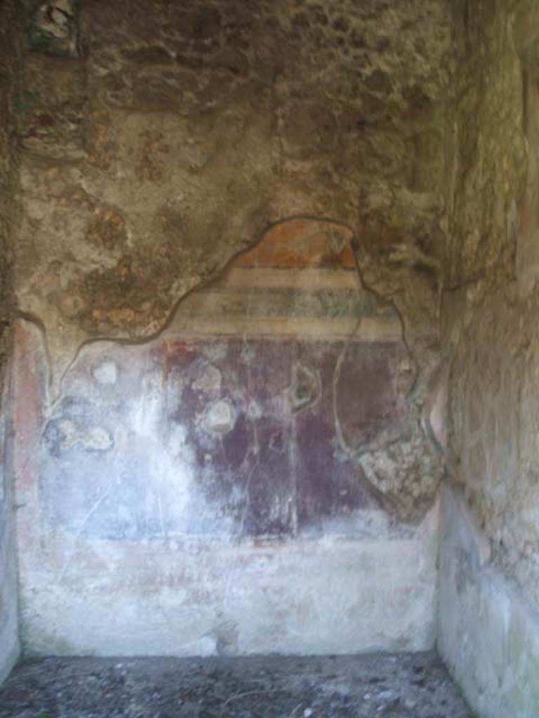 IX.14.4 Pompeii. May 2005. Room 15, cubiculum on west side of peristyle, west wall.