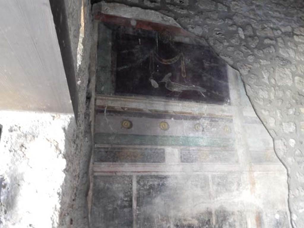 IX.14.4 Pompeii. May 2017. Room 14, oecus, upper south wall in south-east corner.
Photo courtesy of Buzz Ferebee.