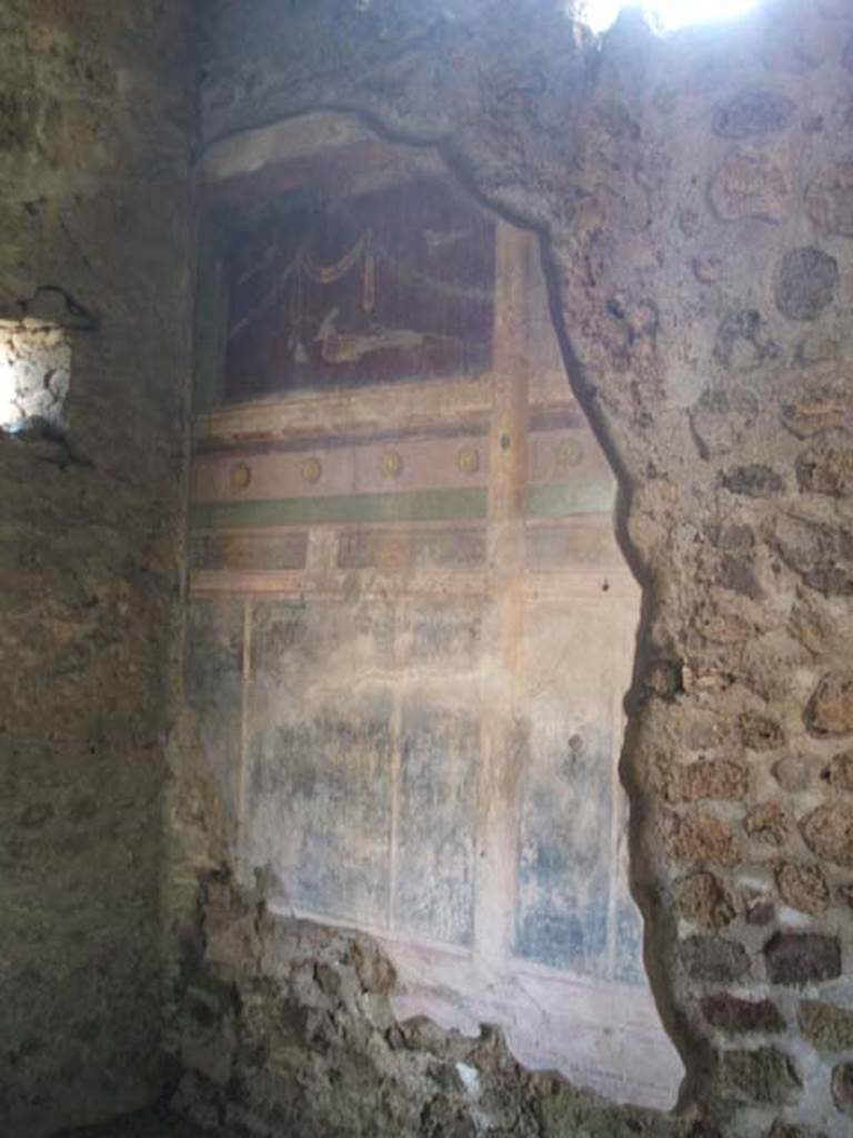 IX.14.4 Pompeii. May 2005. 
Room 14, oecus on west side of peristyle, south wall and south-east corner.