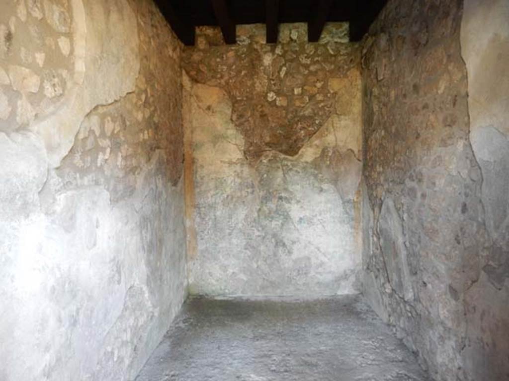 IX.14.4 Pompeii. May 2017. Room 13, looking west from doorway. Photo courtesy of Buzz Ferebee.