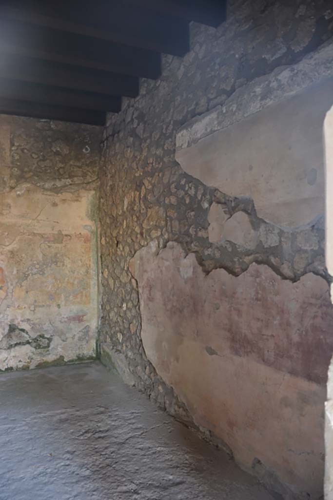 IX.14.4 Pompeii. July 2017. Room 12, looking along north wall towards north-west corner.
Foto Annette Haug, ERC Grant 681269 DÉCOR.