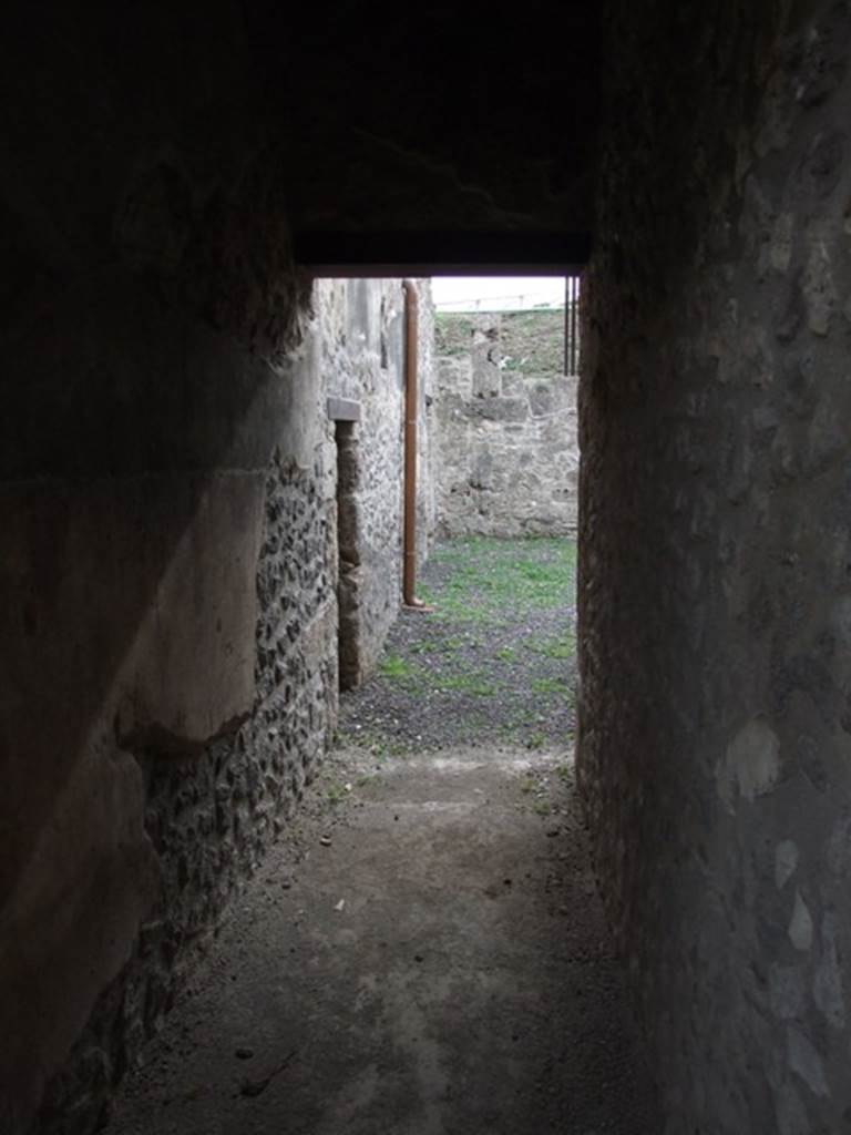 IX.14.4 Pompeii. December 2007. Looking south through corridor (r) from the bottom of west staircase (m).