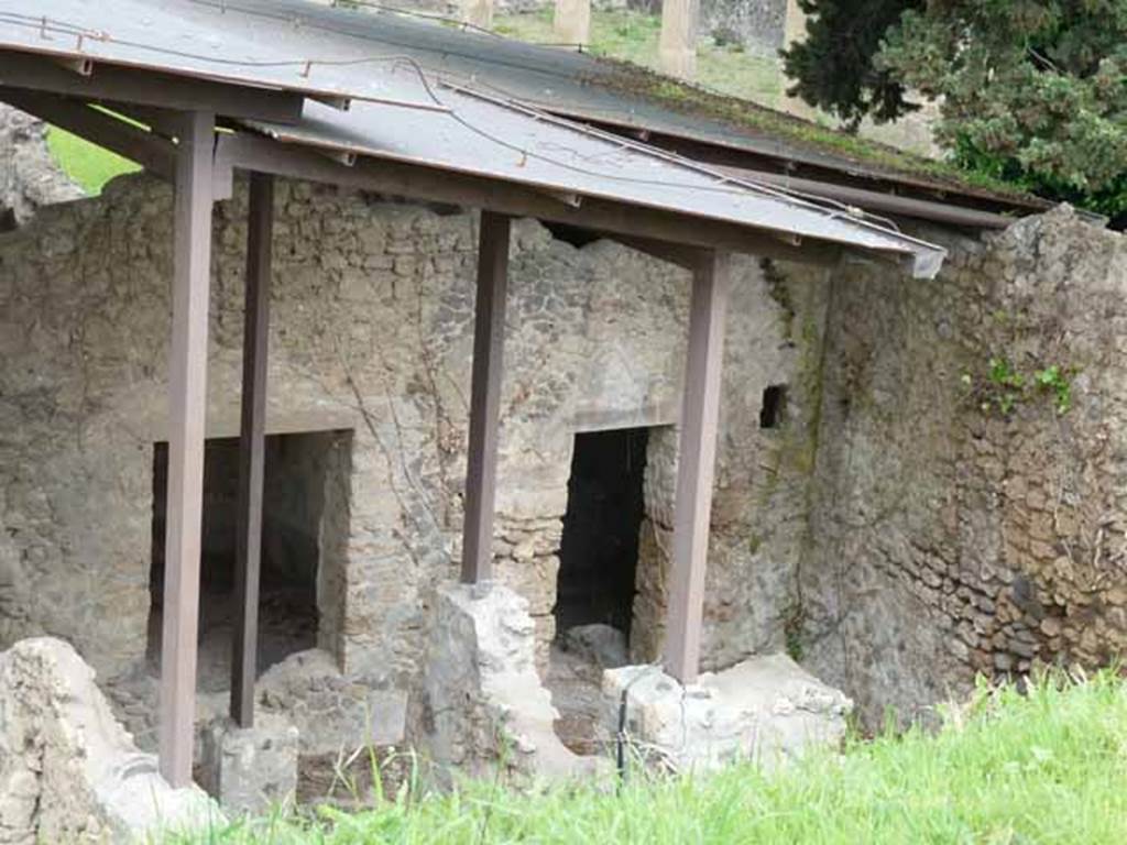 IX.14.c Pompeii. May 2010. Portico and north ambulatory of garden area. On the left is the window of room 6, and right is the doorway to kitchen and latrine, room 11. According to Jashemski, Spano wrote there was a garden painting in the garden, but no description was given. Today nothing remains of it. See Jashemski, W. F., 1993. The Gardens of Pompeii, Volume II: Appendices. New York: Caratzas. (p. 252) and (p. 369, number 101).
According to NdS, to the right of the north wall a doorway leads into small kitchen 11, in which was also a small latrine. See Spano, Notizie degli Scavi, 1911 (pp.374-375, plan on p.374) (location given as III.i)