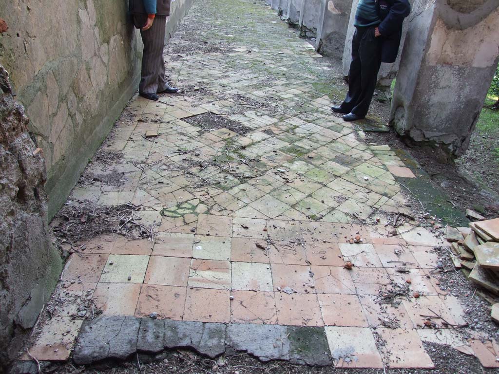 HGW24 Pompeii. December 2006. Original terracotta tile floor of portico in south-east corner.