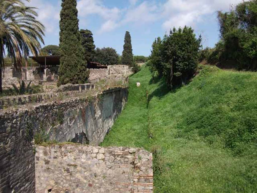 HGW24 Pompeii. May 2010. Looking east along exterior south wall towards area of garden, which had not been excavated.