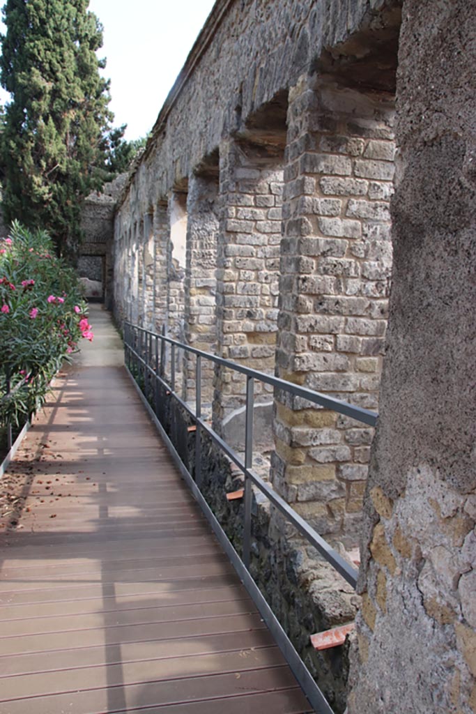 Villa of Diomedes, Pompeii. October 2023. 
South portico, looking east along garden side, from south-west corner. Photo courtesy of Klaus Heese.