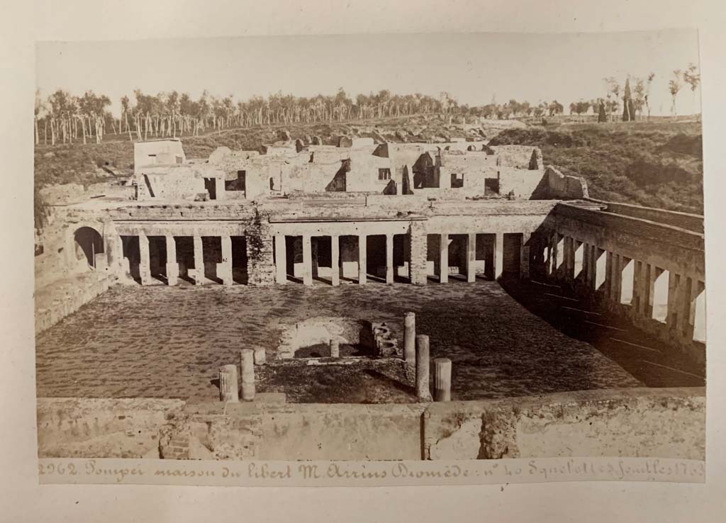 HGW24 Pompeii. Album by M. Amodio, c.1880, entitled “Pompei, destroyed on 23 November 79, discovered in 1748”.
Looking east over garden wall. Photo courtesy of Rick Bauer.