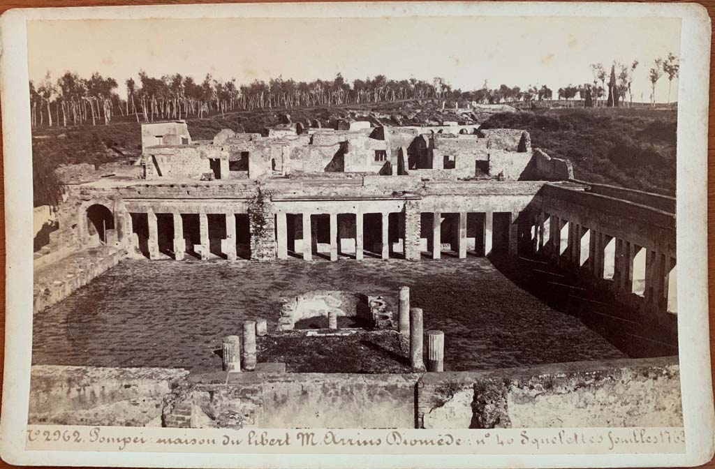 HGW24 Pompeii. 19th century card, Michel Amodio Cabinet Card no. 2962, maison du libert M Arrius Diomede.
Looking east over garden wall across pergola supported by six columns. Photo courtesy of Rick Bauer.