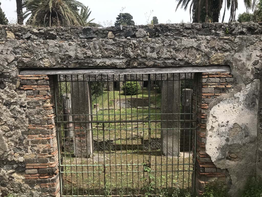 HGW24 Pompeii. April 2019. Looking east across garden from gate in centre of west wall. 
Photo courtesy of Rick Bauer.