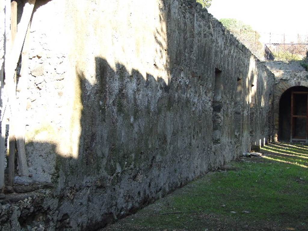 HGW24 Pompeii. December 2006. Looking east along north wall of the north portico. 
According to the plan by La Vega, nos. 61, 63 and 64 were all found on the exterior side of this north wall.
(Fontaine, portico 5d, north side of north portico).