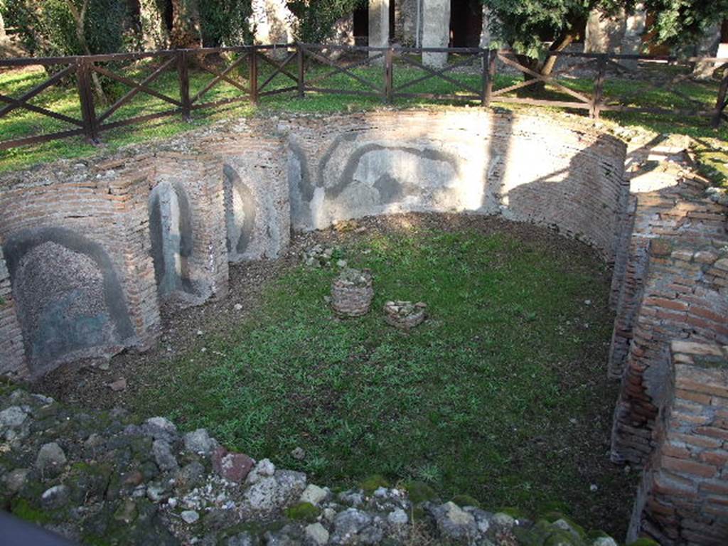 HGW24 Pompeii. December 2006. Pool.