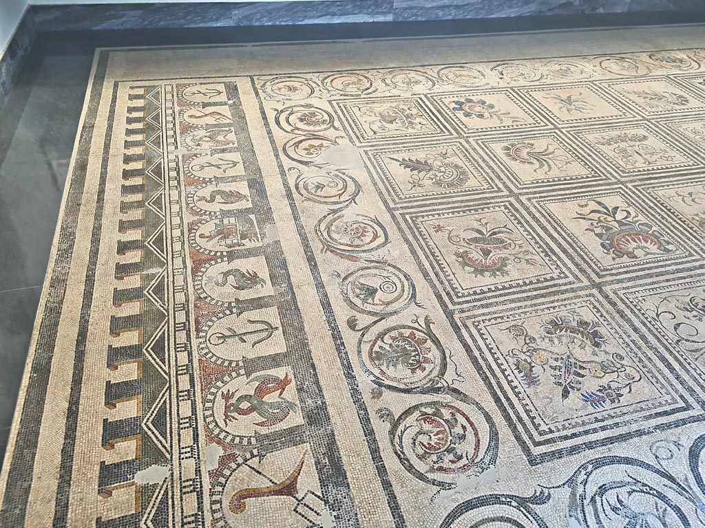 Villa of Diomedes ? or VI 17.10 Pompeii ?. June 2024.  
Looking towards border of mosaic with motifs of city walls with arches and marine symbols, in the centre, squares with flowers, and tufts of leaves enclosed by a cornice with plant motifs.
On display in Naples Archaeological Museum, room CXXXIV, (134).  Photo courtesy of Giuseppe Ciaramella