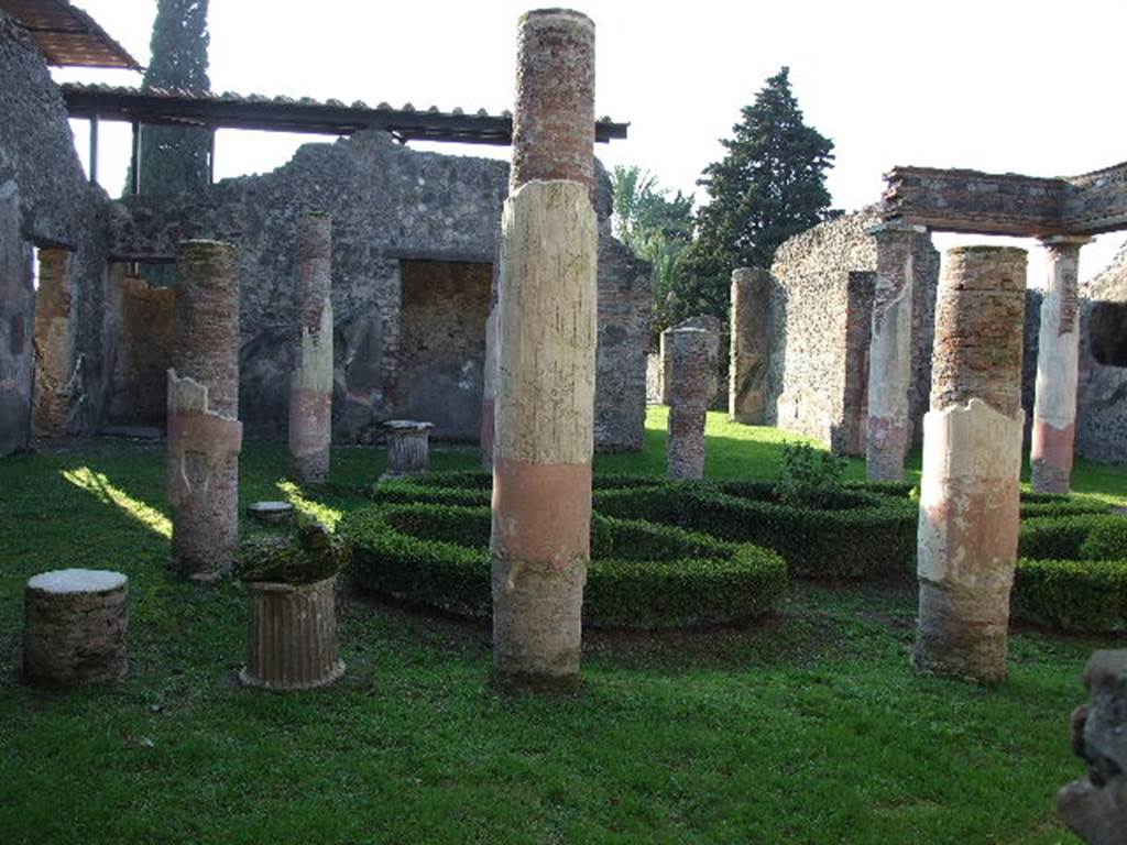HGW24 Pompeii. December 2006. Looking west across peristyle, from east portico. According to Jashemski, this garden was enclosed by a portico supported by fourteen columns, red below and white above.
In the middle of the garden was a small rectangular pool, that had been faced with marble which had been removed in antiquity. Water from the cistern below was drawn through the two fluted travertine puteals located on the south side (left) next to the two corner columns.
See Jashemski, W. F., 1993. The Gardens of Pompeii, Volume II: Appendices. New York: Caratzas. (p.280)