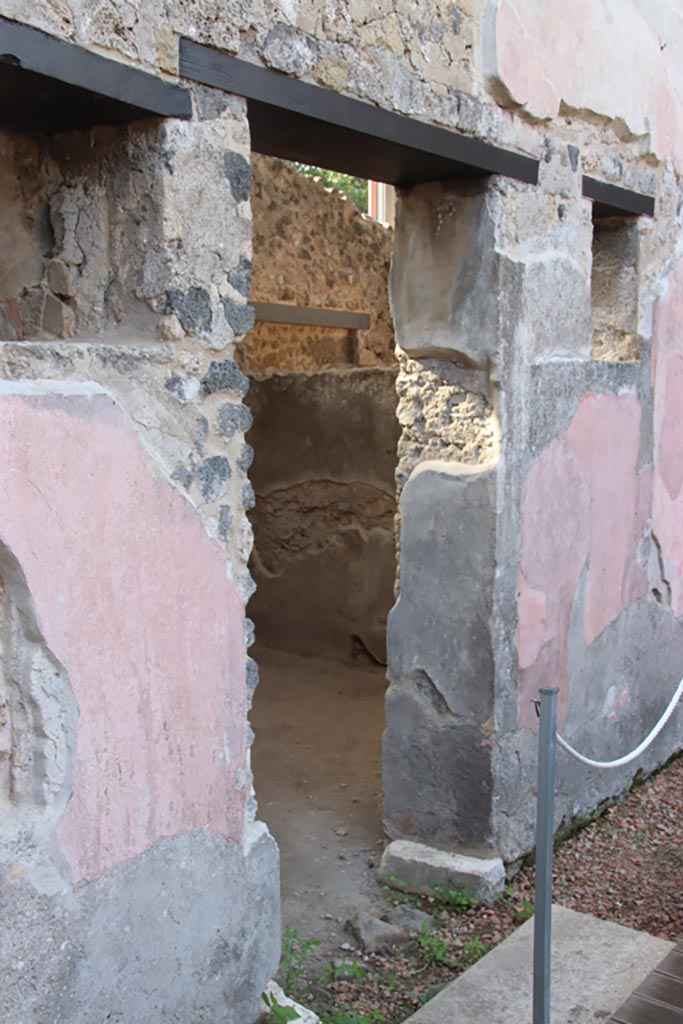 HGW24 Pompeii. Villa of Diomedes. October 2023. 
Doorway into antechamber. Photo courtesy of Klaus Heese.
(Villa Diomedes Project – area 2 with doorway and windows to area 16, leading to areas 15 and 17.)
(Fontaine, room 2,10).