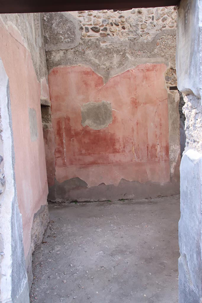 HGW24 Pompeii. Villa of Diomedes. October 2023.
Looking south into antechamber with doorway on the right into the main semi-circular bedroom. Photo courtesy of Klaus Heese.
The doorway on the left (east) leads into a room, described by Fontaine as 2,11. (Villa Diomedes Project – area 15.)  
(Villa Diomedes Project – area 16.)  
(Fontaine, room 2,10).