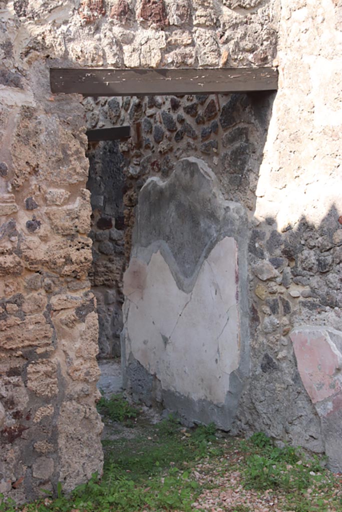HGW24 Pompeii. Villa of Diomedes. October 2023. 
Corridor 2,4 in north-west corner of ala. Photo courtesy of Klaus Heese.