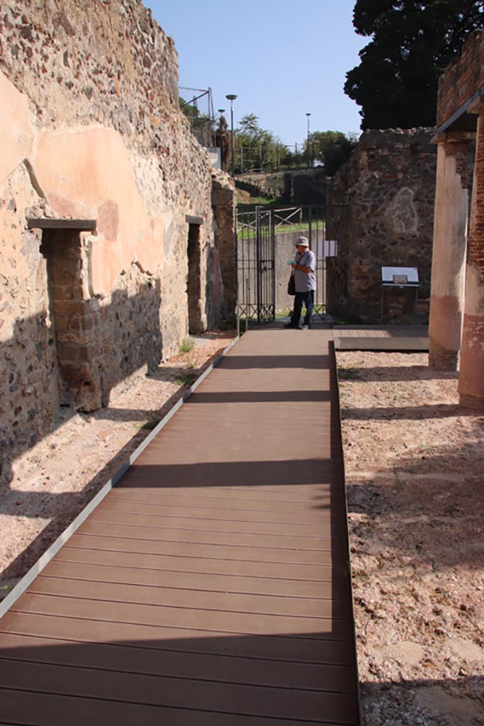HGW24 Pompeii. Villa of Diomedes. October 2023. 
Looking east across north portico towards entrance doorway. Photo courtesy of Klaus Heese.