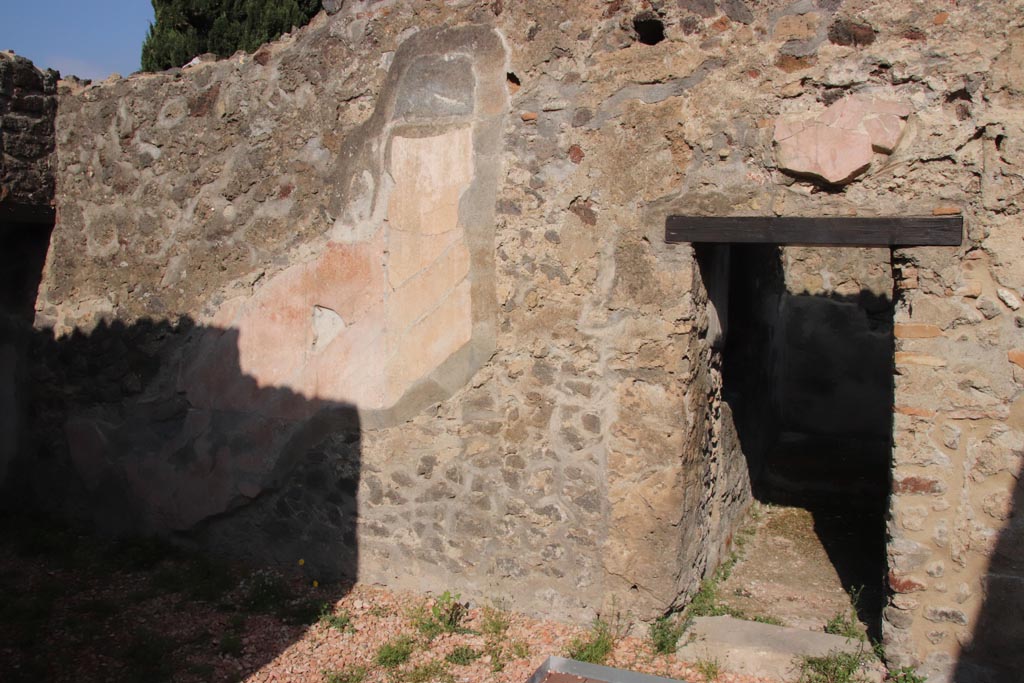 HGW24 Pompeii. Villa of Diomedes. October 2023. 
North wall of ala, on left, and doorway to room in north-west corner of peristyle, on right. Photo courtesy of Klaus Heese.