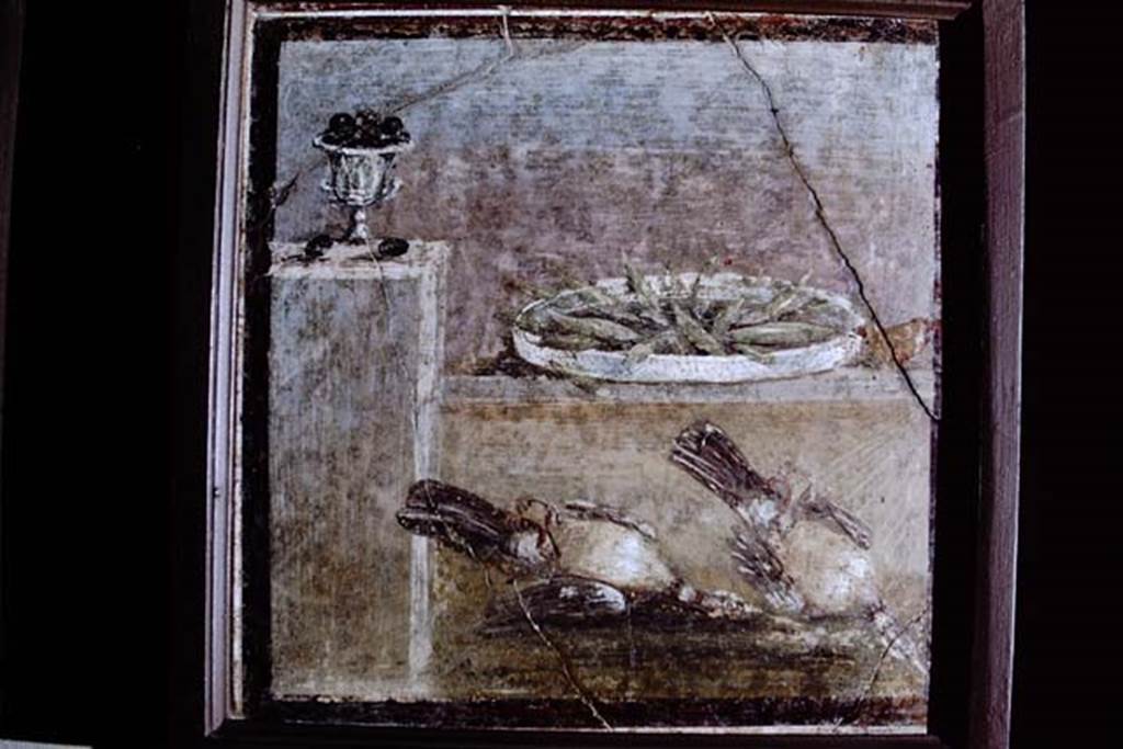 HGW24 Pompeii. Pompeii, 1968. Painting of fruit and dead birds.  Photo by Stanley A. Jashemski.
Source: The Wilhelmina and Stanley A. Jashemski archive in the University of Maryland Library, Special Collections (See collection page) and made available under the Creative Commons Attribution-Non Commercial License v.4. See Licence and use details.
J68f0792
Now in Naples Archaeological Museum, inventory number 8634.