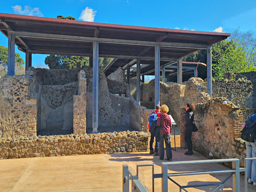 HGW24 Pompeii. Villa of Diomedes. March 2024.
Looking east across terrace/loggia towards rooms on south side of tablinum. Photo courtesy of Giuseppe Ciaramella.
(Fontaine – room 4,3 on left, 4,4, an exedra in centre, and 4,5, on right.)