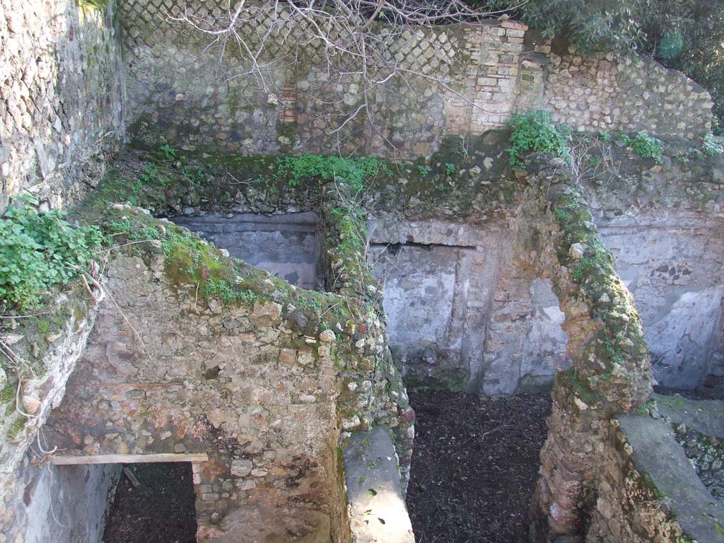 HGW24 Pompeii. December 2006. Looking south, down onto area to south of terrace. 
Villa Diomedes Project – area 46 across centre of photo, 47 on left, 51 on right). 
(Fontaine, at top 5a, corridor into 5a on left, room 5,1 centre right.)