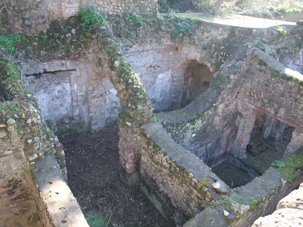 HGW24 Pompeii. December 2006. Looking south, down onto area to south of terrace. 
Villa Diomedes Project – area 51 nearest in centre, 46 at rear of 51, and 52, on right.
(Fontaine, room 5a at top, room 5,1 and 5,4).