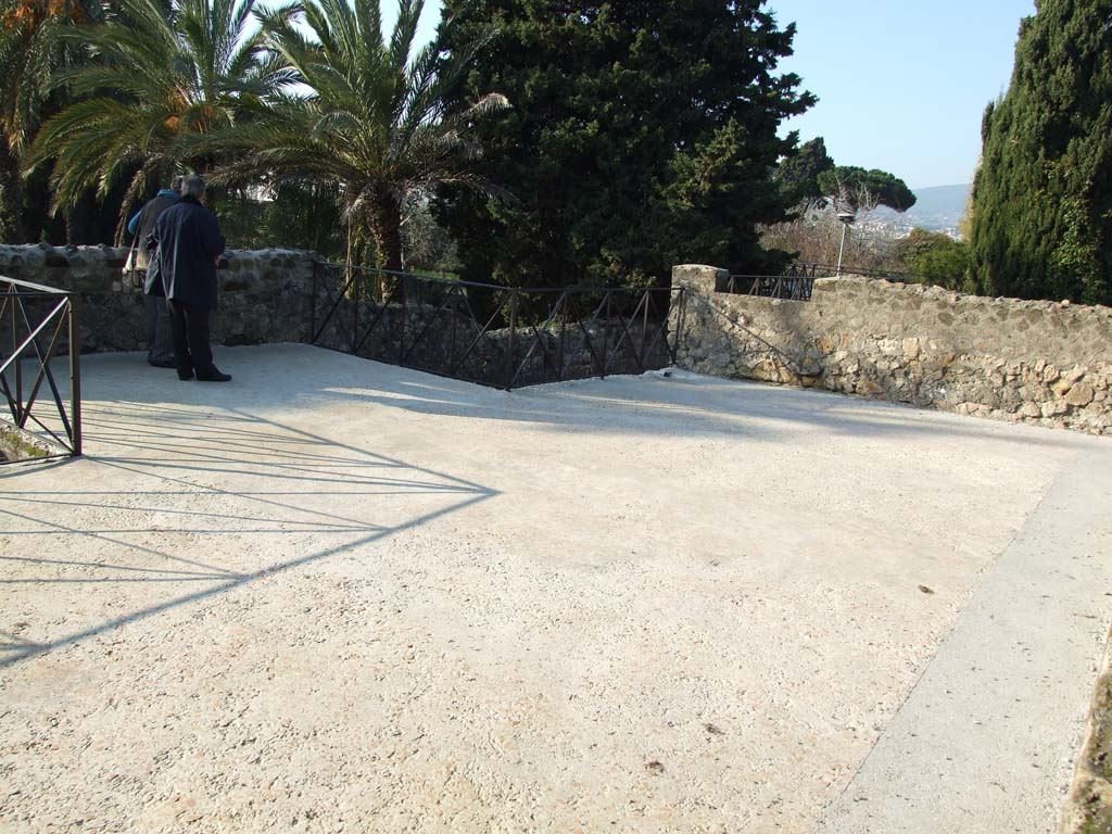 HGW24 Pompeii. December 2006. 
North end of terrace and area of part of the unroofed promenade over the flat roof of the portico. 
This would have extended around all three sides of the garden portico.
(Villa Diomedes Project – area 44).
(Fontaine, north end of terrace, and in vaulted area, west side of northern end of terrace).