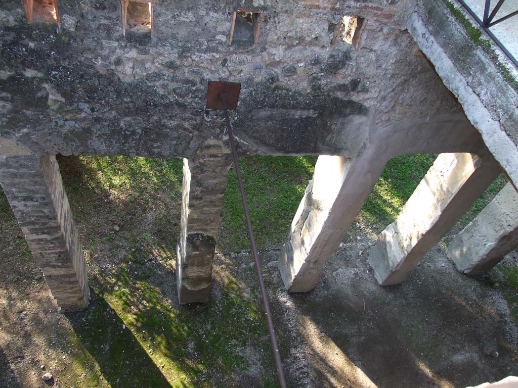 HGW24 Pompeii. December 2006. Looking west, down onto portico. 
(Villa Diomedes Project – area 63, below area 43).
