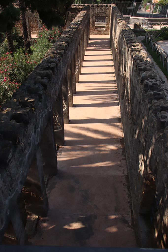HGW24 Pompeii. Villa of Diomedes. October 2023. 
Looking south across north portico, from upper terrace. Photo courtesy of Klaus Heese.