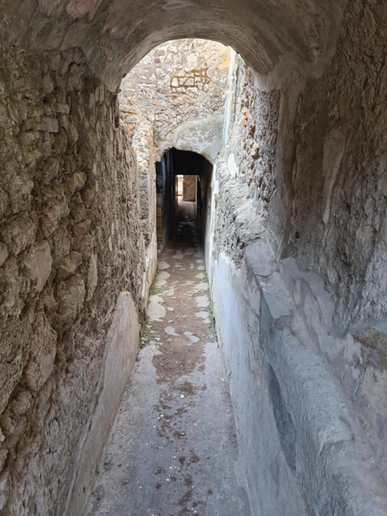 HGW24 Pompeii. October 2023. 
Looking west along corridor down to lower (garden) level. Photo courtesy of Klaus Heese.
(Villa Diomedes Project – corridor 62).
(Fontaine, room 5,12).