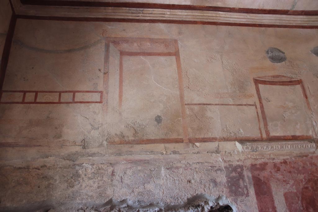 HGW24 Pompeii. Villa of Diomedes. October 2023. Upper north wall, detail from west end. Photo courtesy of Klaus Heese.
(Villa Diomedes Project – area 61).
(Fontaine, room 5,13).