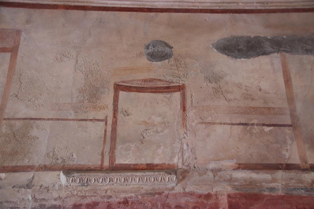 HGW24 Pompeii. Villa of Diomedes. October 2023. Upper north wall, detail from centre. Photo courtesy of Klaus Heese.
(Villa Diomedes Project – area 61).
(Fontaine, room 5,13).