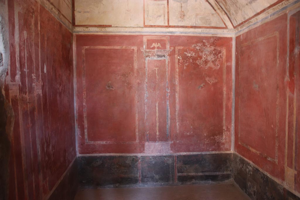 HGW24 Pompeii. Villa of Diomedes. October 2023. Looking towards east end of room. Photo courtesy of Klaus Heese.
(Villa Diomedes Project – area 61).
(Fontaine, room 5,13).